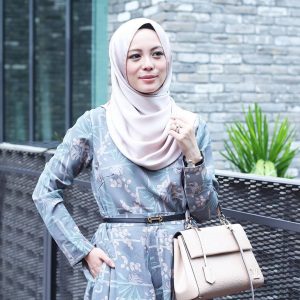 Vivy Yusof Bertudung