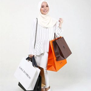 Vivy Yusof Suka Shopping