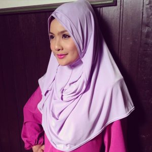 Amoi Bertudung Cantik