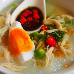 Bubur Dengan Telur Masin Dan Sos Ikan