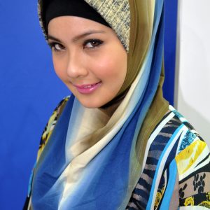 Foto Adeline Tsen Hotel Mania Comel Berhijab