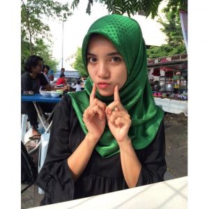 Gaya Artis Remaja Comel Farhanna Qismina