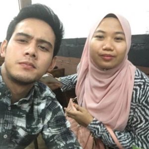 Gaya Mesra Hafidz Roshdi Dan Isteri