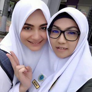 Nadia Brian Pakai Baju Sekolah Dalam Sweetie Nannie