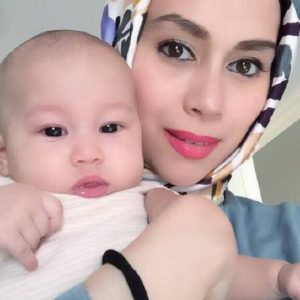 Natasha Hudson Bersama Anak Ketiganya Faatimah