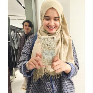 Selebriti Zaskia Sungkar Selfie