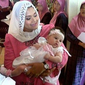 Serina Chef Wan Dan Baby Semasa Majlis Aqiqah Dan Cukur Jambul