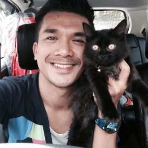 Arja Lee Dengan Kucing Peliharaannya