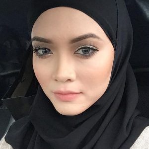 Gadis Cantik Syatilla Melvin Bertudung Hitam