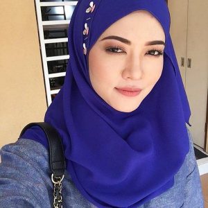 Manis Syatilla Melvin Bertudung