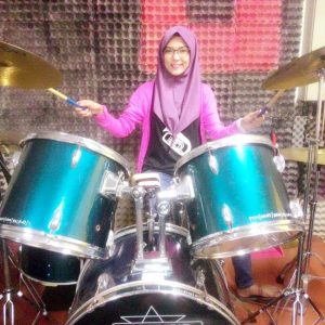 Aziera Yusri, Kakak Aiman Tino Bermain Drum