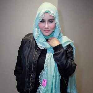 Ella Berhijab