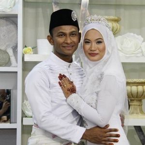 Gambar Black Dan Isteri