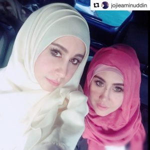 Gambar Ella Dan Jojie Bertudung