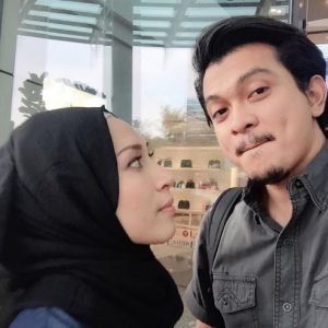 Gambar Romantis Shukri Yahaya Dan Istri