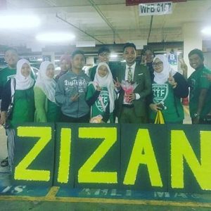 Gambar Zizan Razak Bersama Peminat