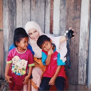 Sherry Ibrahim Selfie Bersama Peminat Cilik