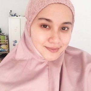 Eyqa Sulaiman Pakai Telekung