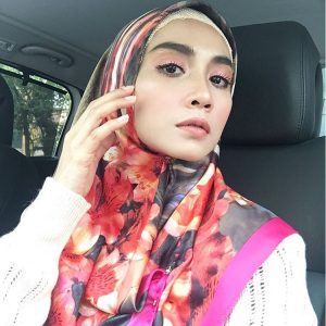 Gambar Wan Sharmila Bertudung