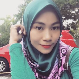 Salma Asis Dengan Makeup Simple