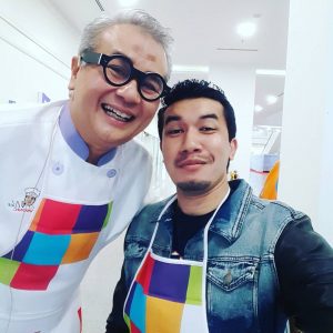 Ungku Ismail Aziz Bergambar Dengan Chef Ismail