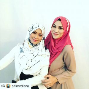 Aleza Shadan Dan Siti Nordiana Berhijab