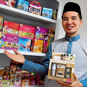 Datuk Azril V'Asia Dengan Rangkaian Produknya