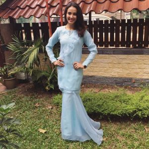 Farah Ann Manis Berbaju Kurung