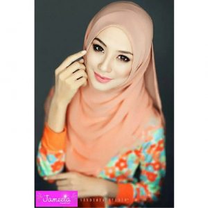 Foto Eleena Sui Berhijab