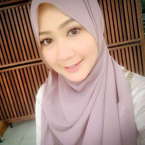 Foto Lia Natalia Mantap Bertudung