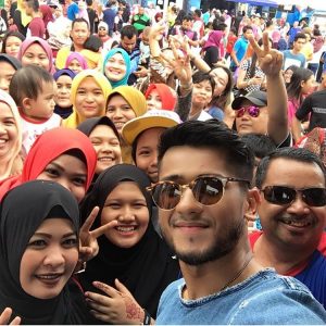 Gambar Redza Rosli Selfie Bersama Peminat