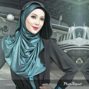 Image Eleena Sui Bertudung