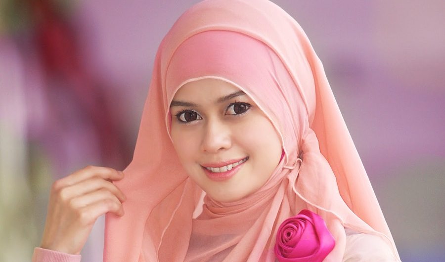 Wajah Gadis Muslimah Heliza Helmi AF