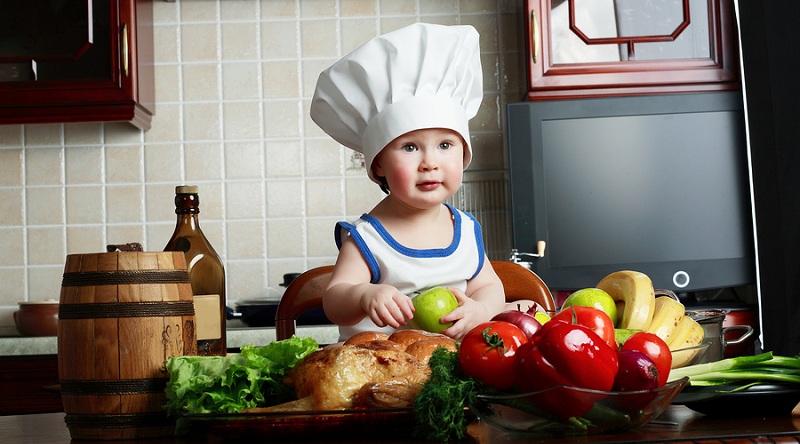 Chef Cilik Memasak Di Dapur