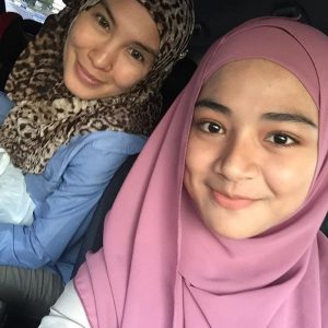 Hanna Farisha Bersama Ibu Tirinya Lisdawati