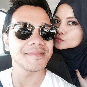 Adegan Romantik Alif Satar Dan Isteri