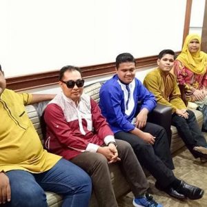 Azmi Saat Caliph Buskers Bersama Kumpulan Caliph Buskers