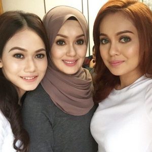 Foto Adik Beradik Raysha Rizrose, Nelydia Senrose Dan Uqasha Senrose