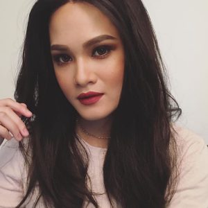 Gambar Adriana Adnan Berambut Panjang