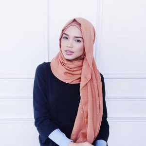 Gambar Ain Edruce Bertudung