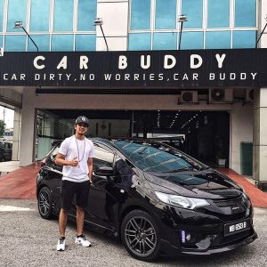 Hafeez Mikail Bergaya Dengan Kereta Honda Jazz