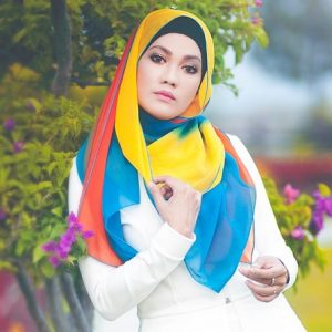 Hazlin Hussain Cantik Berhijab