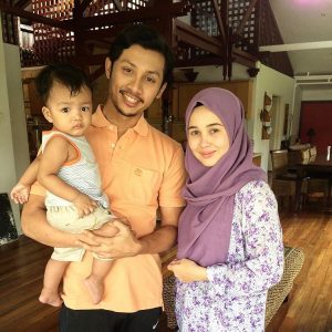 Luqman Hafidz Bersama Emma Maembong