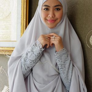 Oki Setiana Dewi Bertudung Labuh