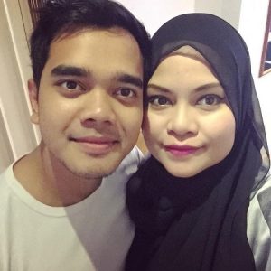 Selfie Mesra Alif Satar Dan Isteri