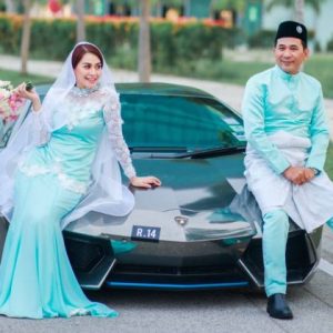 Shima Anuar & Suami Bergaya Dengan Kereta Lamborghini