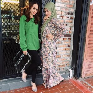 Tania Hudson Bersama Izreen Azminda