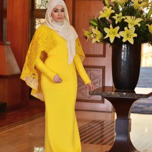 Uyaina Arshad Cantik Berbaju Kurung Kuning