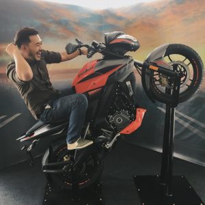 Aksi Lucu Menunggang Moto Karl Shafek