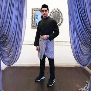 Gambar Zoey Rahman Segak Berbaju Melayu Tradisi